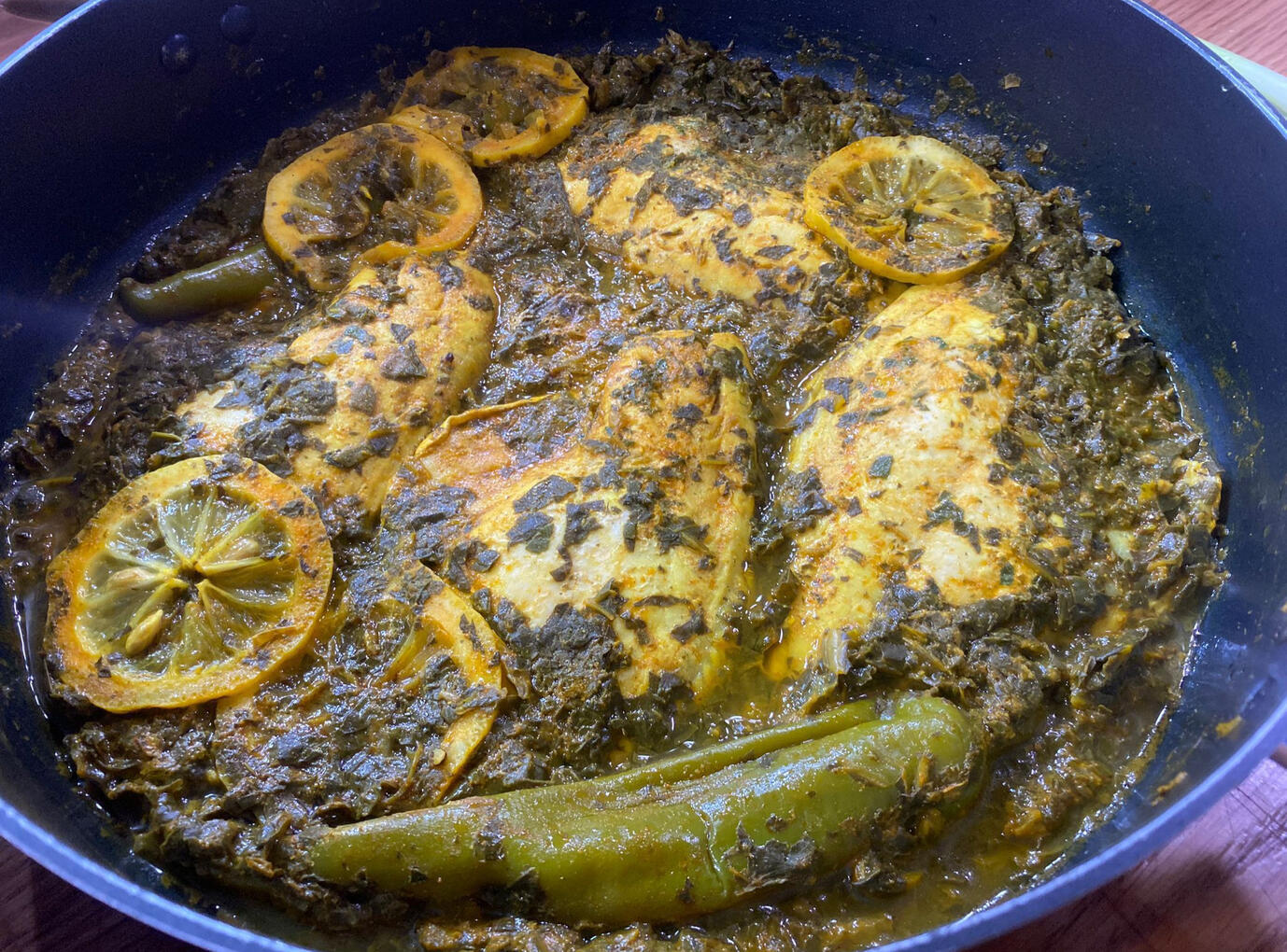דג לברק עם עשבי תיבול ולימון